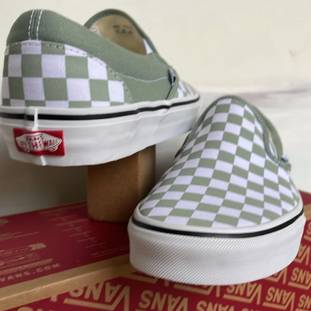 Vans Men’s Classic Slip-On
Color Theory Checkerboard
VN0DDBVZCJL
Sneakers - Picture 10 of 16